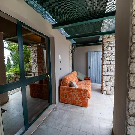 Panoramic Lake View Apartments With Pool & Breakfast *