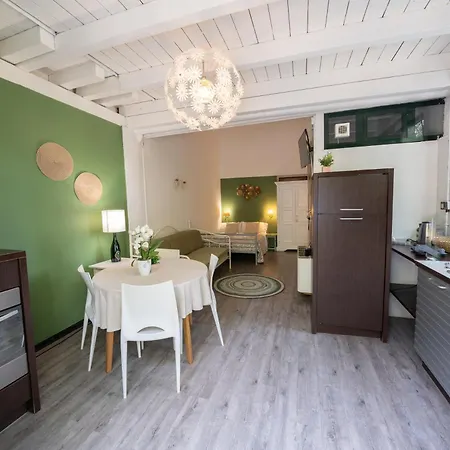 Panoramic Lake View Apartments With Pool & Breakfast * Torri Del Benaco