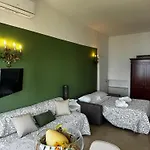 Panoramic View With Pool & Breakfast *