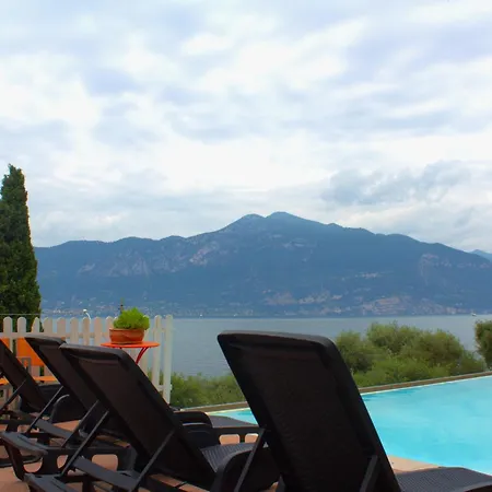 Wonderful View With Pool With Breakfast Gardasee Apartment