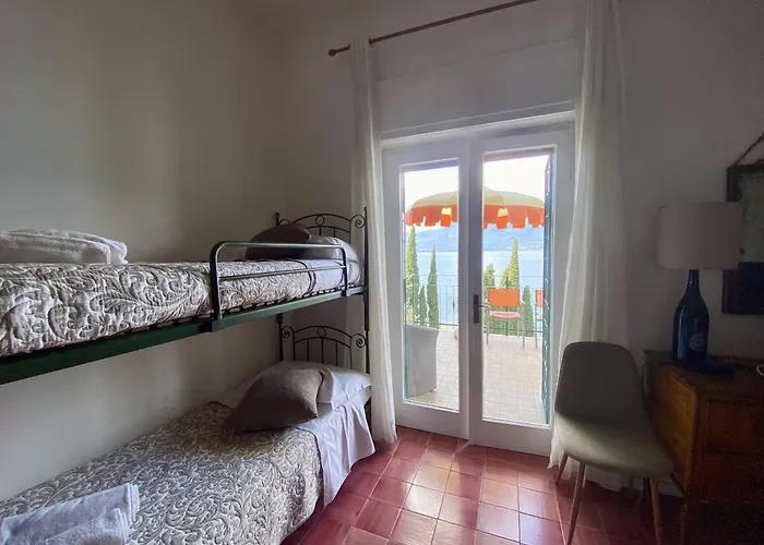 Wonderful View With Pool With Breakfast Gardasee