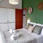 Апартаменты Panoramic Lake View Apartments With Pool & Breakfast Торри-дель-Бенако