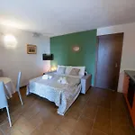 Апартаменты Panoramic Lake View Apartments With Pool & Breakfast Торри-дель-Бенако