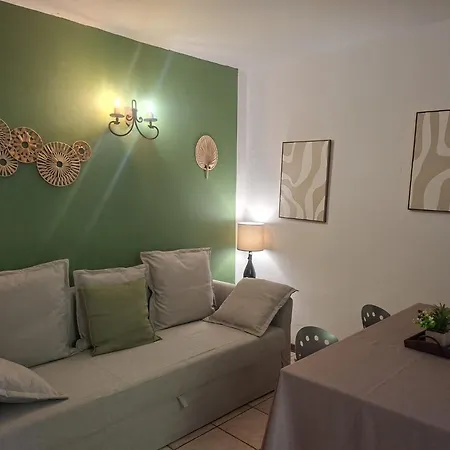Апартаменты Panoramic Lake View Apartments With Pool & Breakfast Торри-дель-Бенако