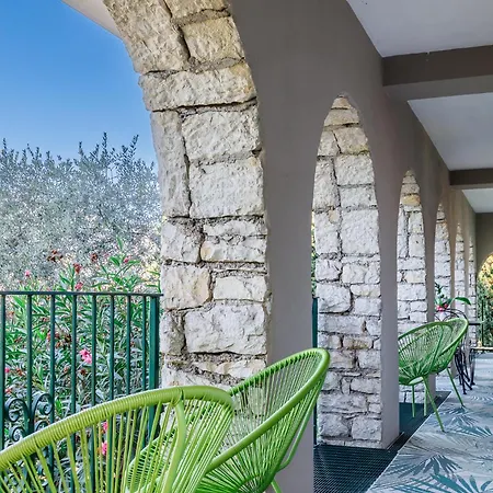 Panoramic View With Pool & Breakfast