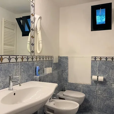 Panoramic View With Pool & Breakfast Apartment Torri Del Benaco
